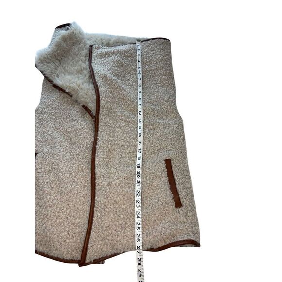 Love Tree faux fur and Sherpa open front vest - M - Picture 6 of 8